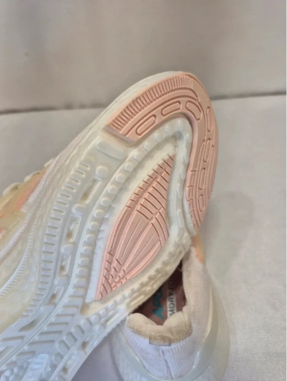 Apollo knit running sneakers white/ pink  lightweight memory foam women's 6.5